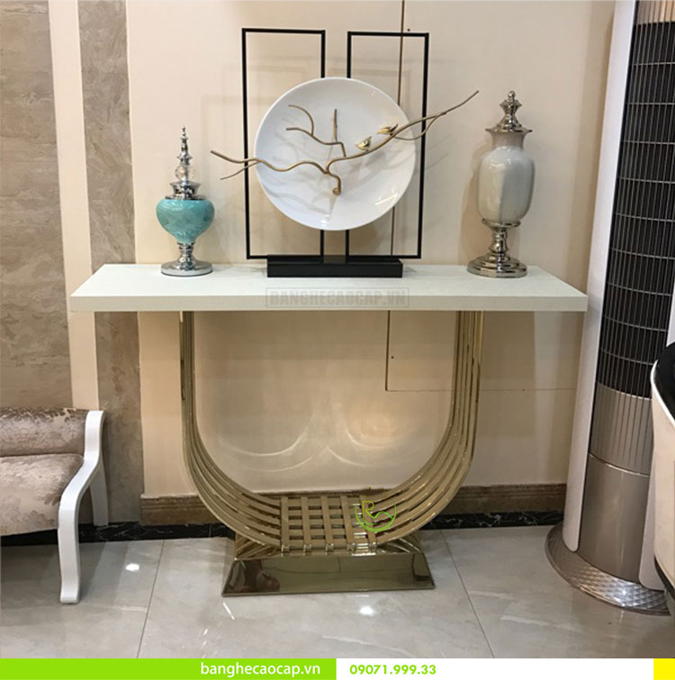 Kệ trang trí phòng khách tinh tế, sang trọng, hiện đại 2